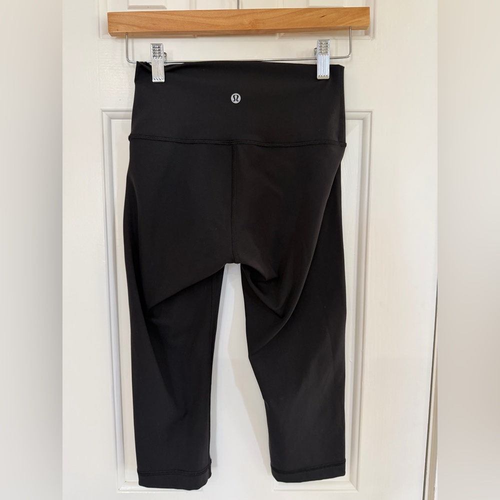 Lululemon Black Capri Leggings 15” Women’s Size 2